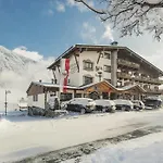 Hotel Mari Pop 3*